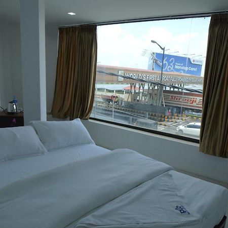 Port View Residency Pvr Hotell Nedumbassery Exteriör bild