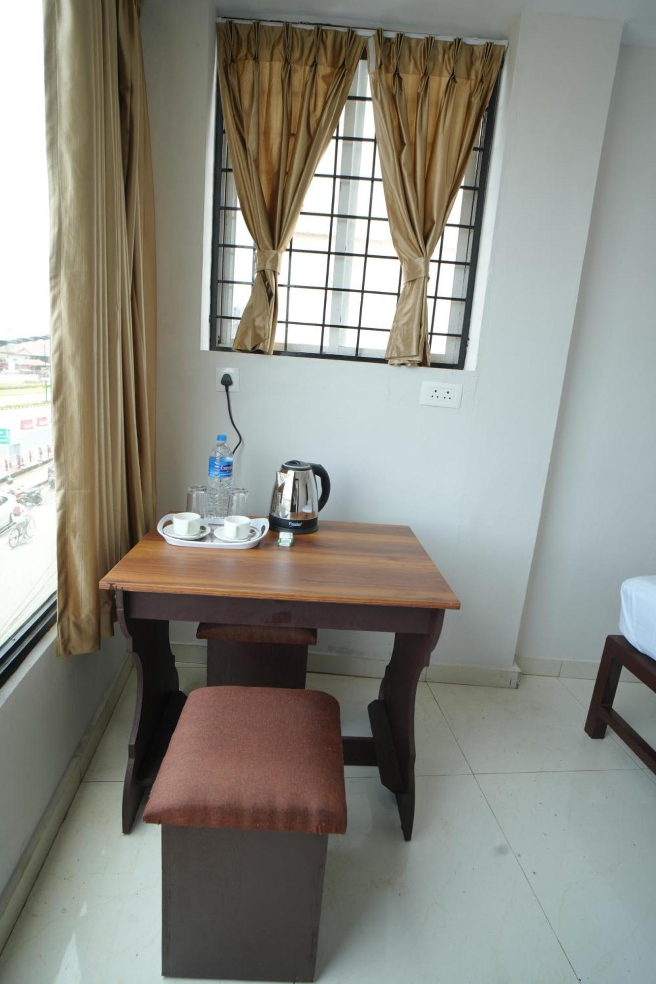 Port View Residency Pvr Hotell Nedumbassery Exteriör bild