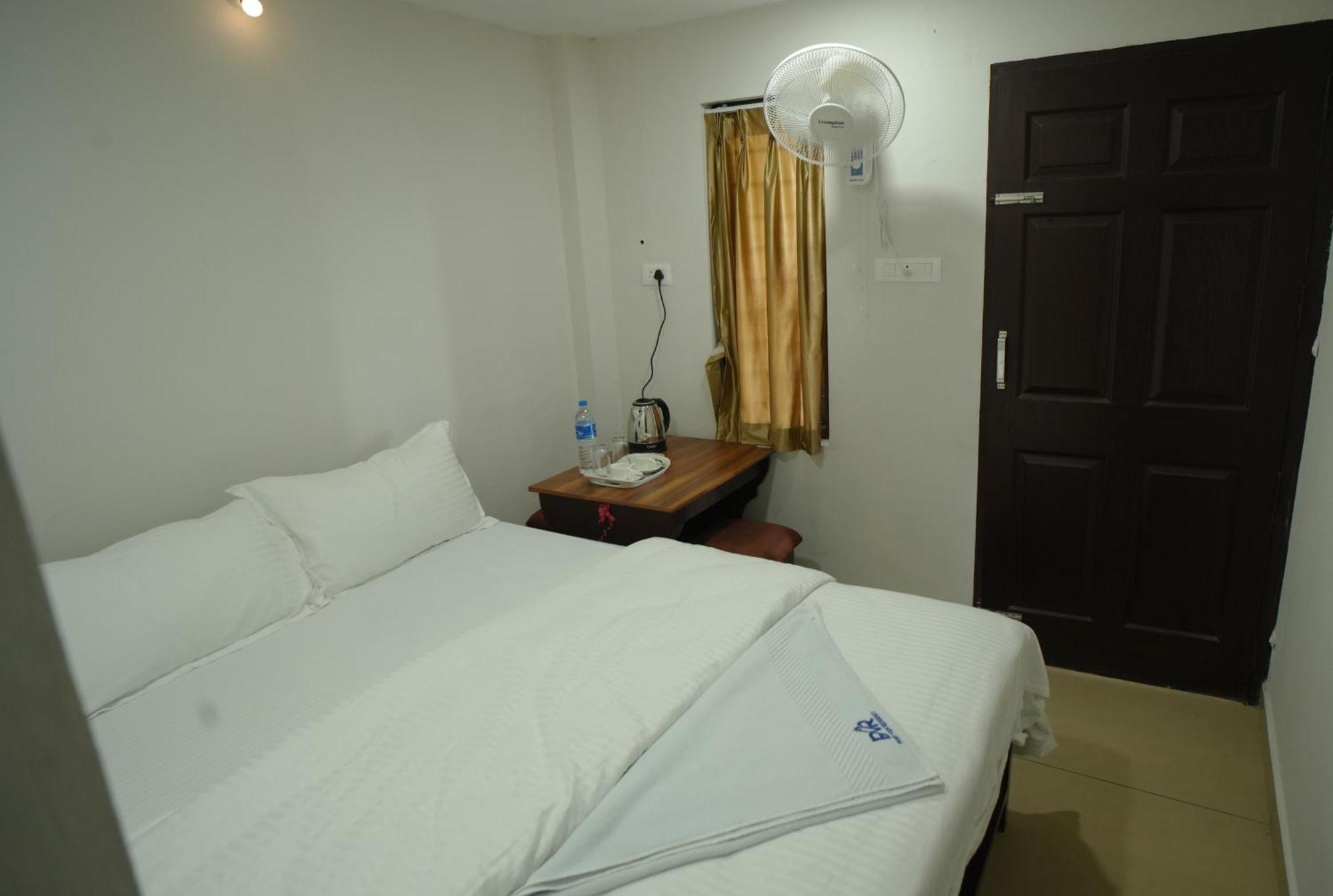 Port View Residency Pvr Hotell Nedumbassery Exteriör bild