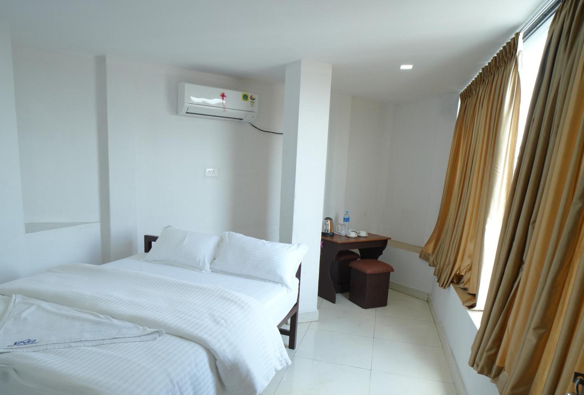 Port View Residency Pvr Hotell Nedumbassery Exteriör bild