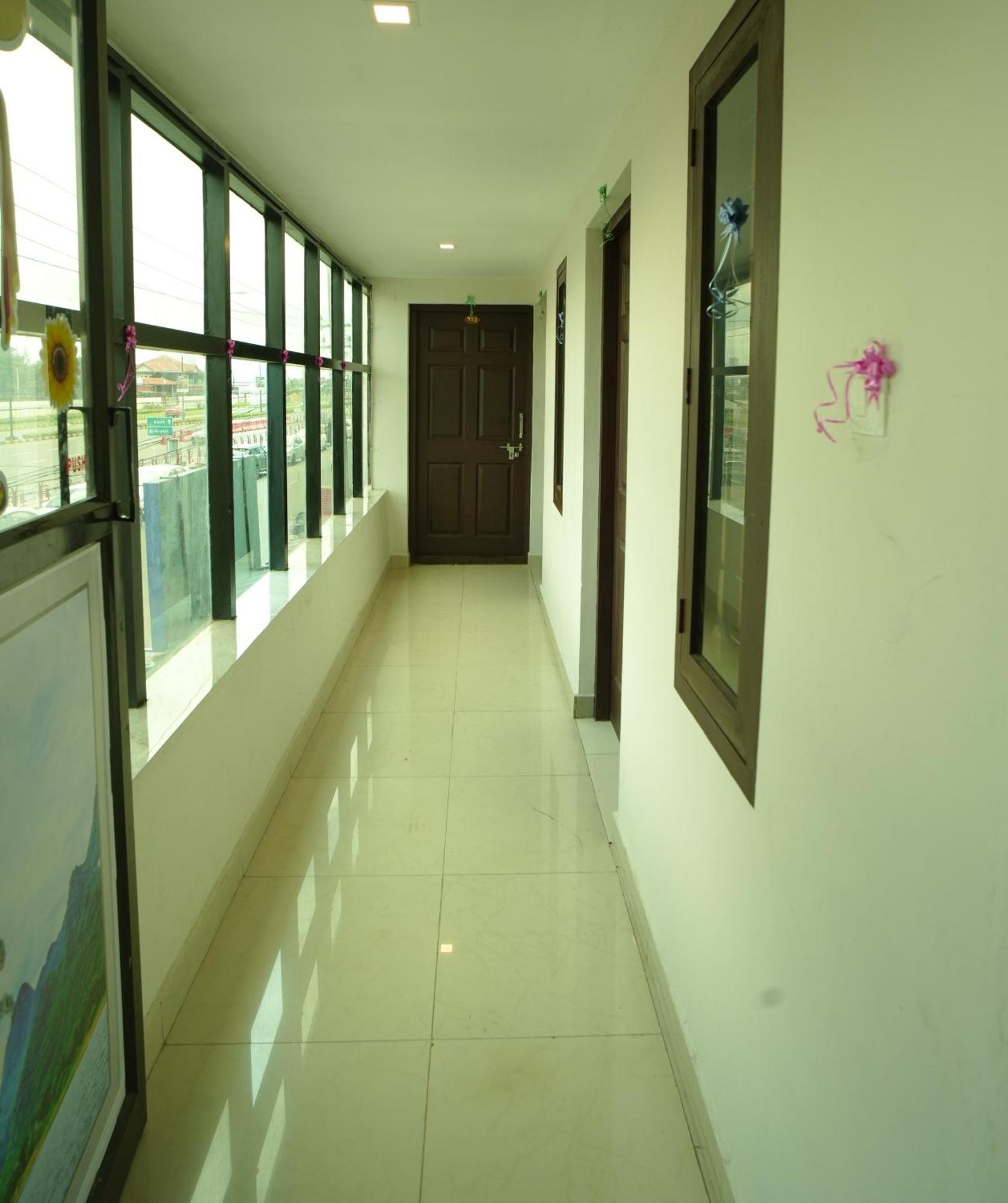 Port View Residency Pvr Hotell Nedumbassery Exteriör bild