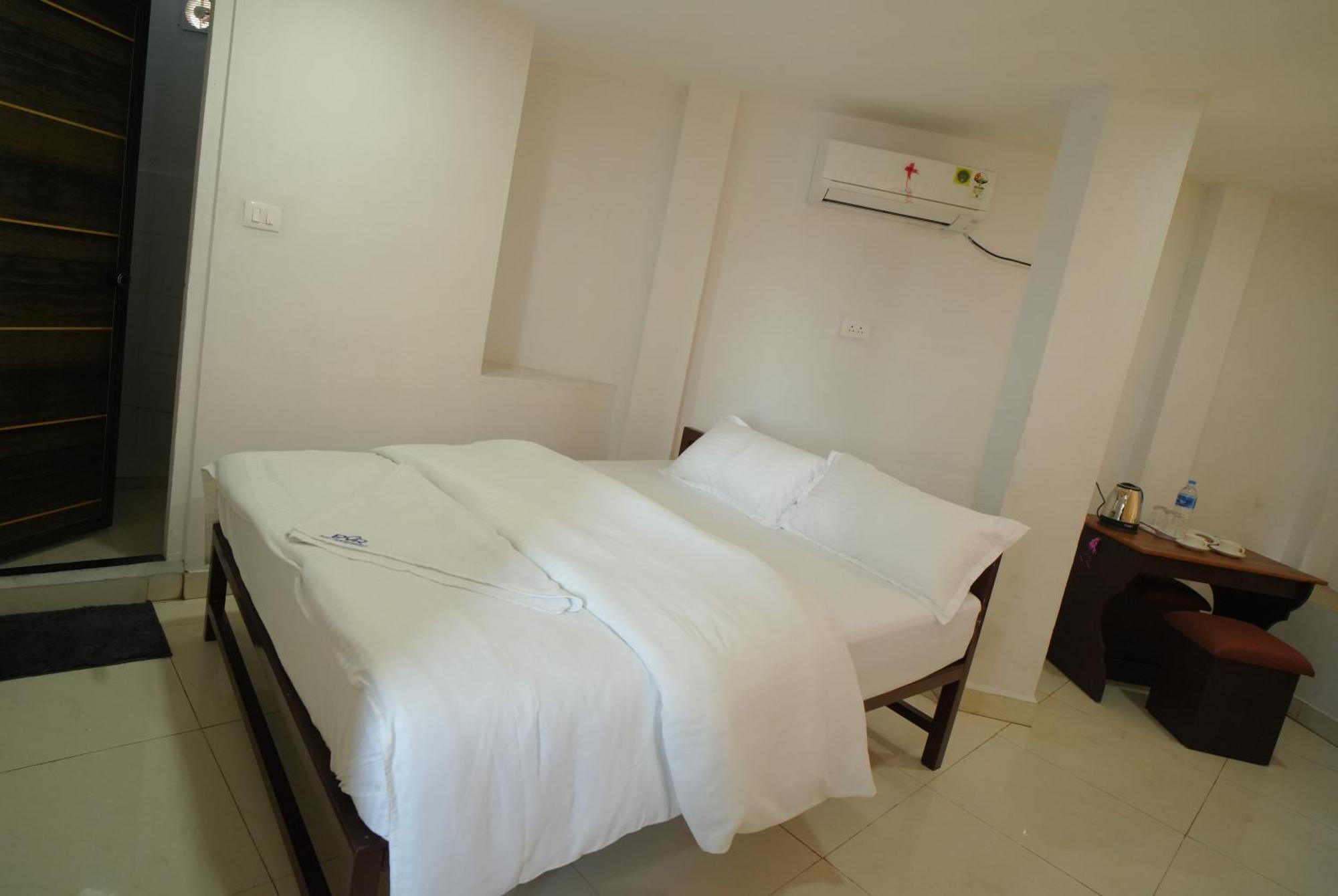 Port View Residency Pvr Hotell Nedumbassery Exteriör bild