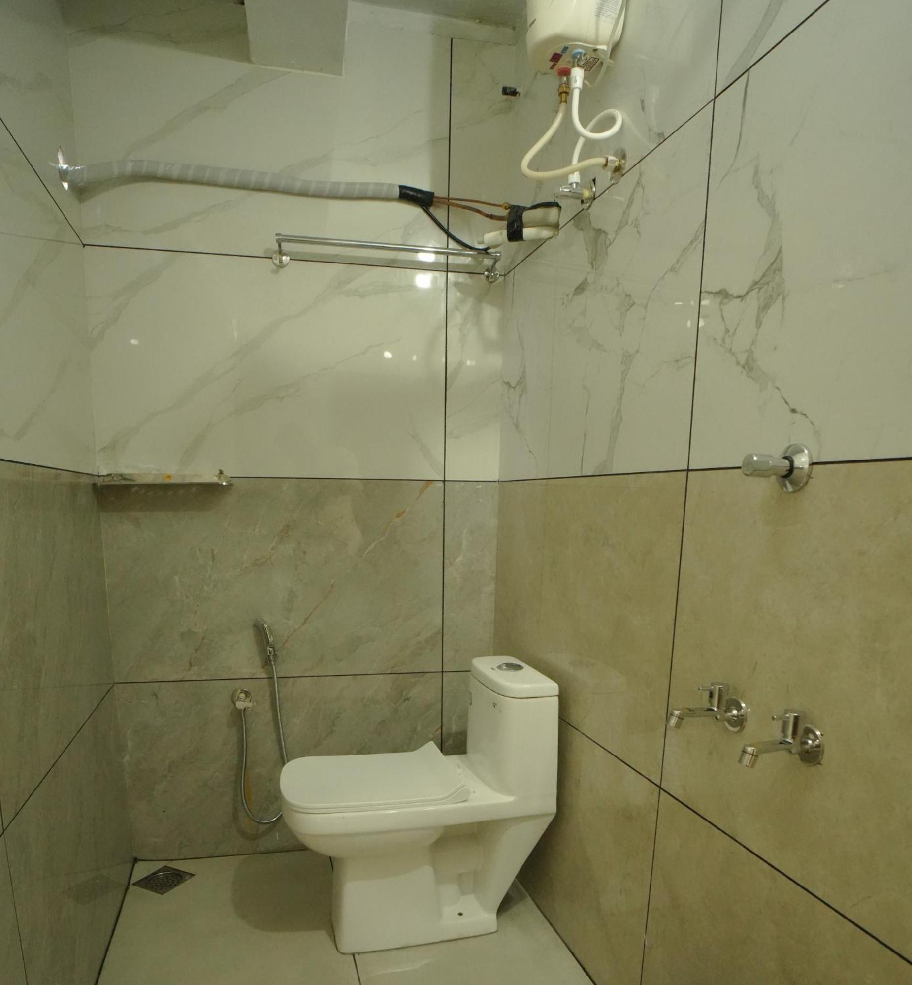 Port View Residency Pvr Hotell Nedumbassery Exteriör bild