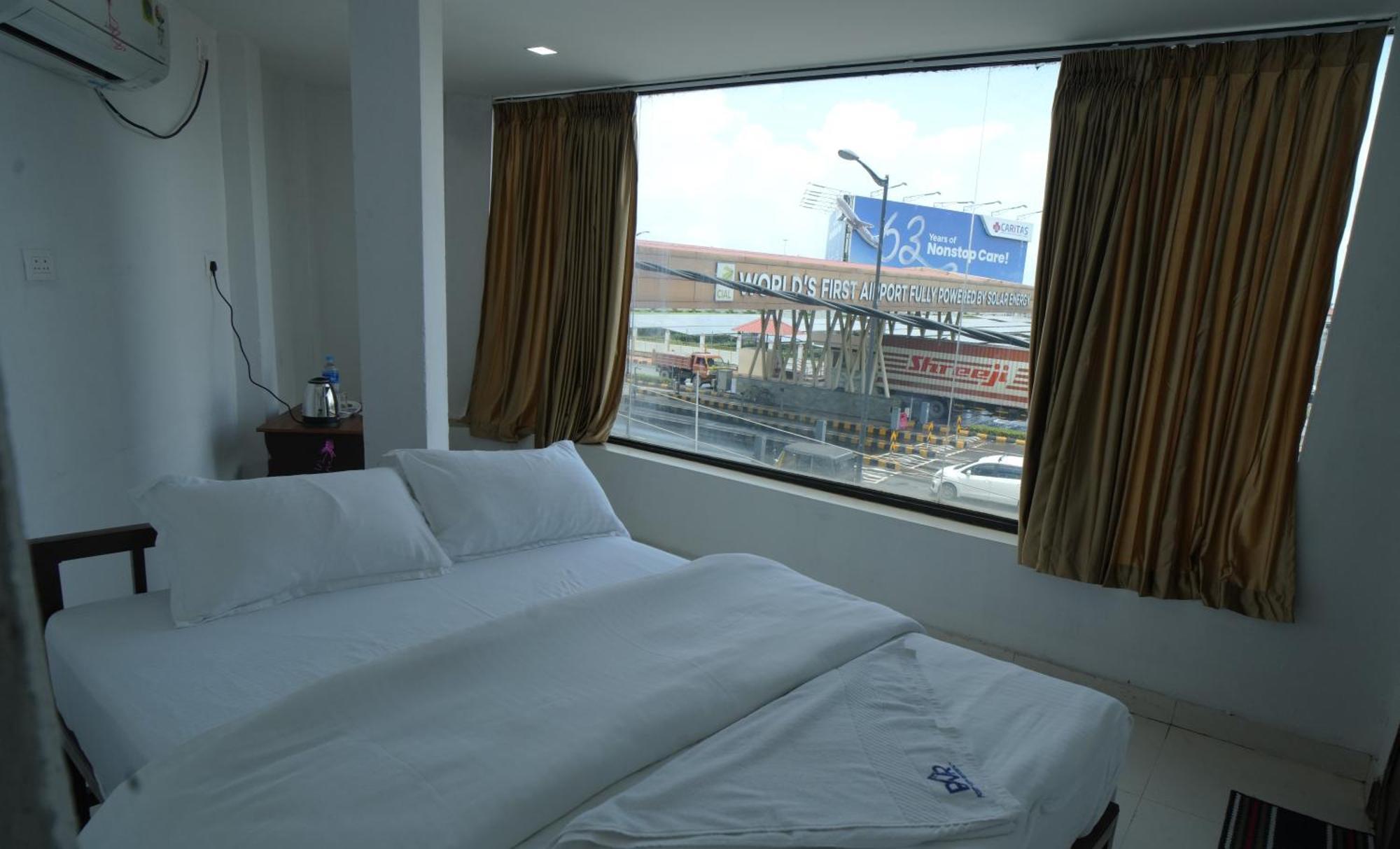 Port View Residency Pvr Hotell Nedumbassery Exteriör bild