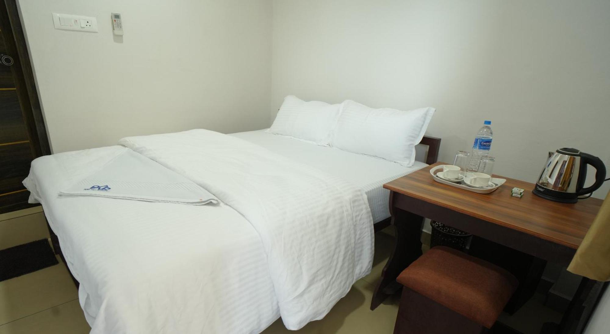 Port View Residency Pvr Hotell Nedumbassery Exteriör bild
