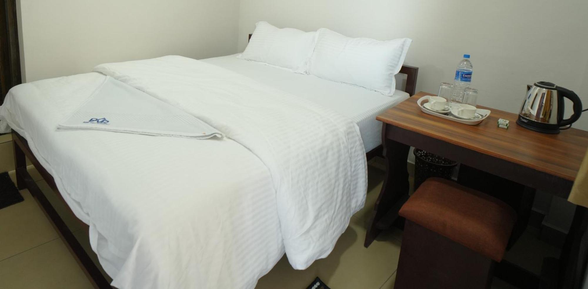 Port View Residency Pvr Hotell Nedumbassery Exteriör bild