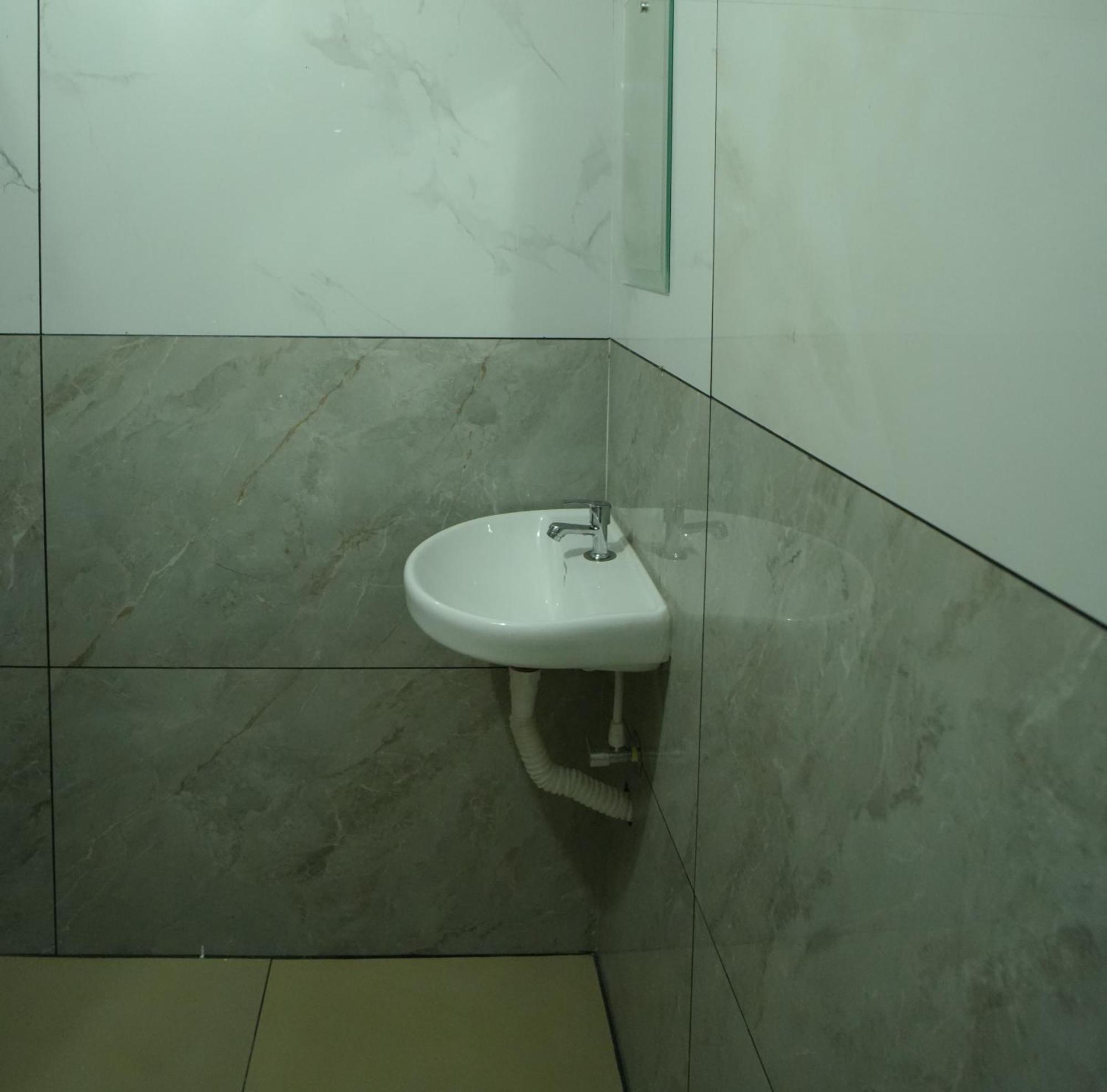 Port View Residency Pvr Hotell Nedumbassery Exteriör bild