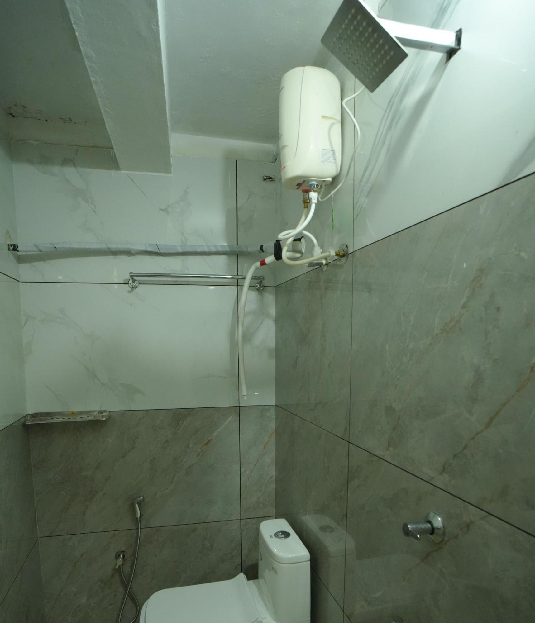 Port View Residency Pvr Hotell Nedumbassery Exteriör bild