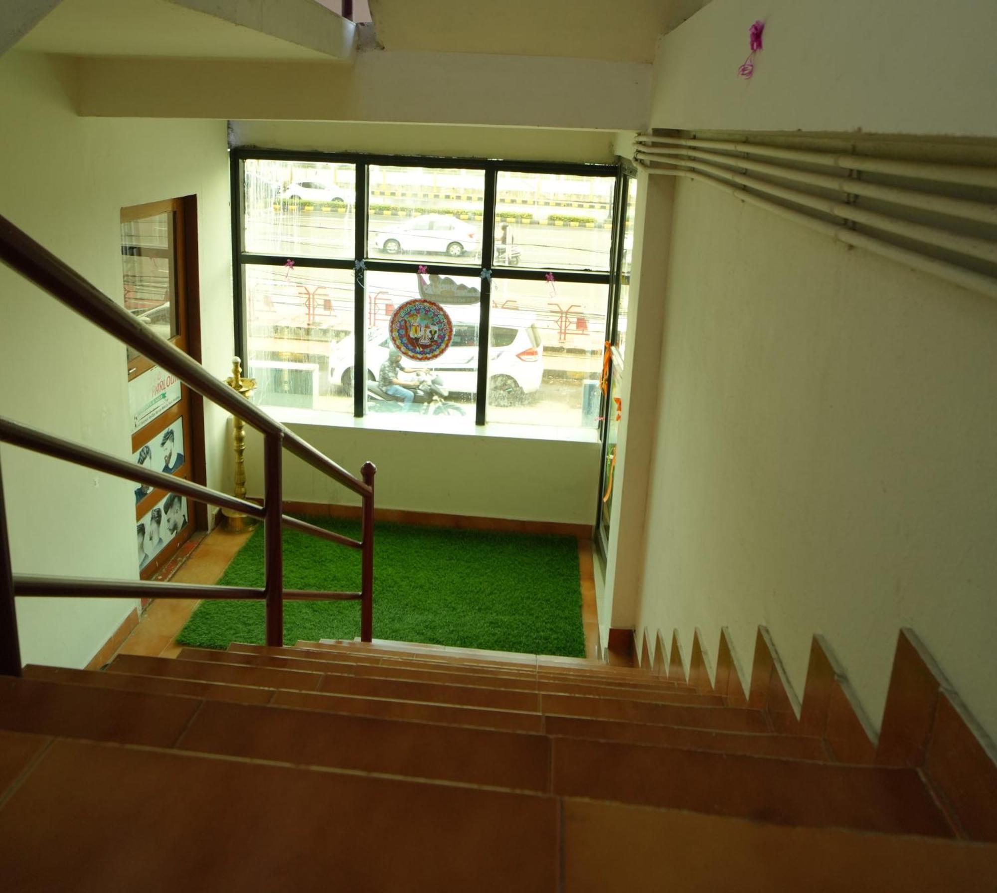 Port View Residency Pvr Hotell Nedumbassery Exteriör bild